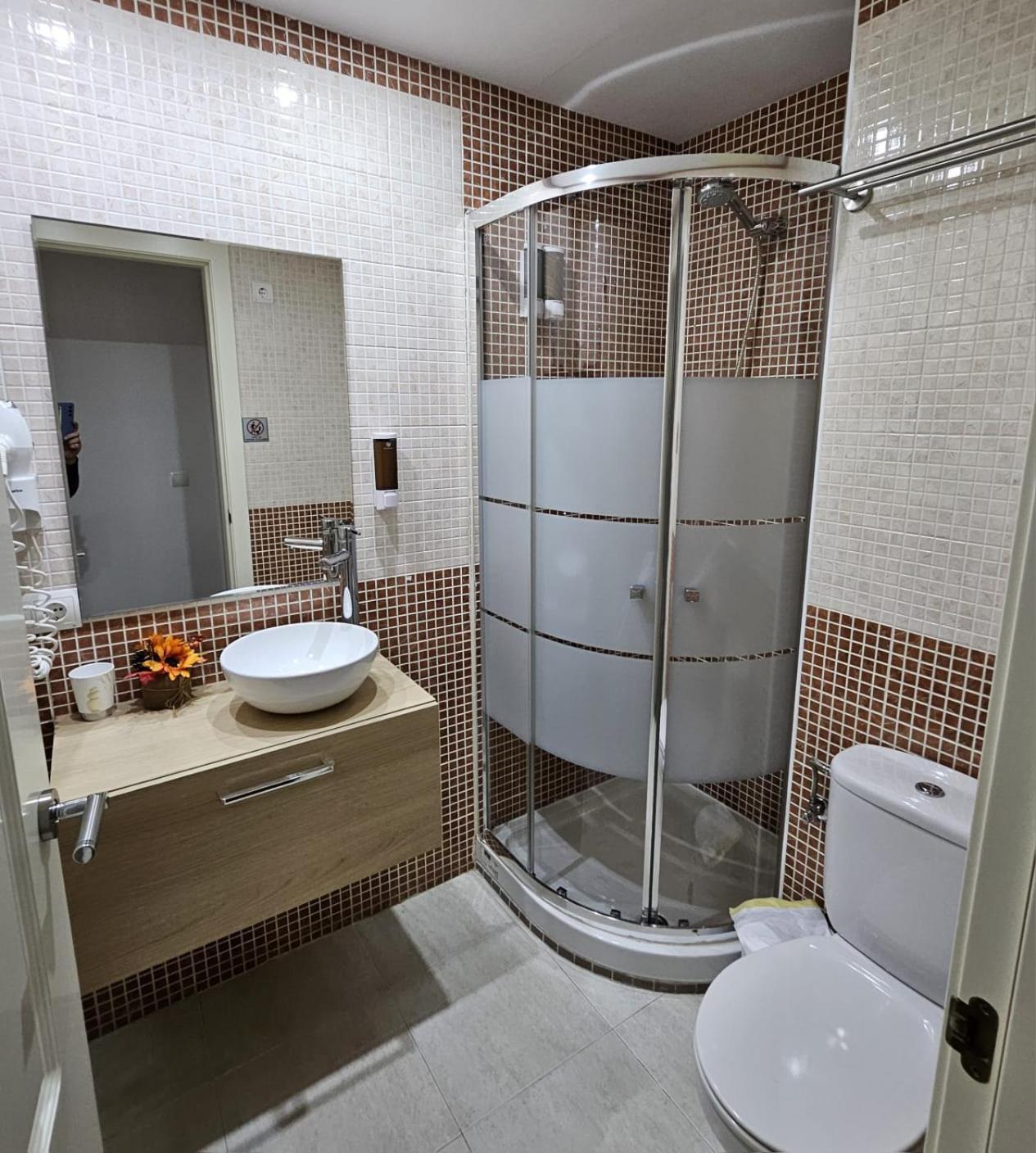 Apartamento Vilallonga Фігерас Екстер'єр фото